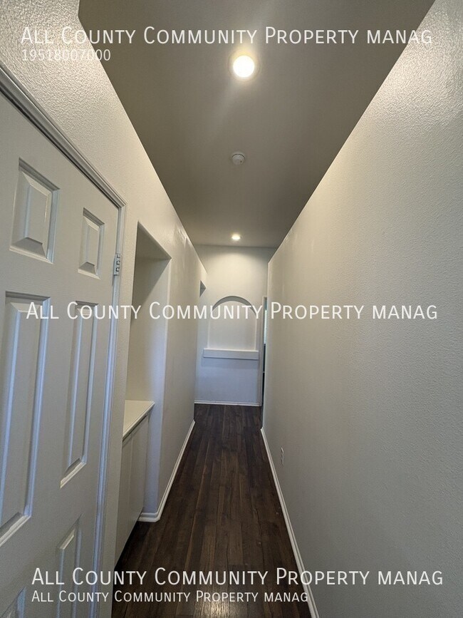 Building Photo - 39560 Bonaire Way