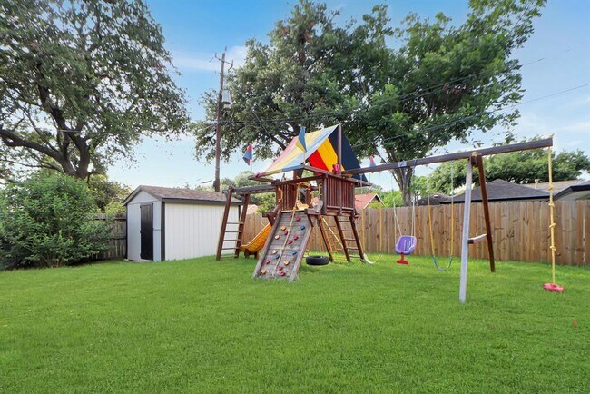Building Photo - 5602 Sylmar Rd