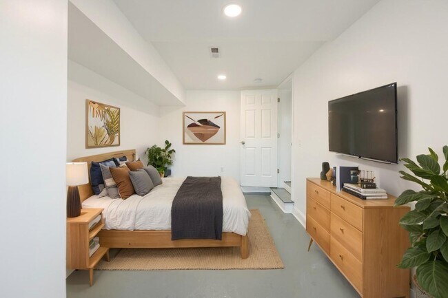 Building Photo - 2726 10th St NE