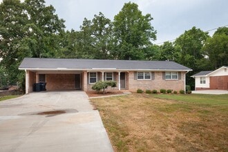 Building Photo - Newly Renovated 3bd/2ba Home w/ Sunroom and Large Backyard in Great Location!