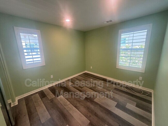 Building Photo - 27470 Poppy Ct