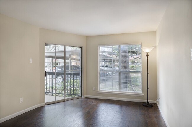 Building Photo - 1 bedroom 1 bath first floor condo unit | ...