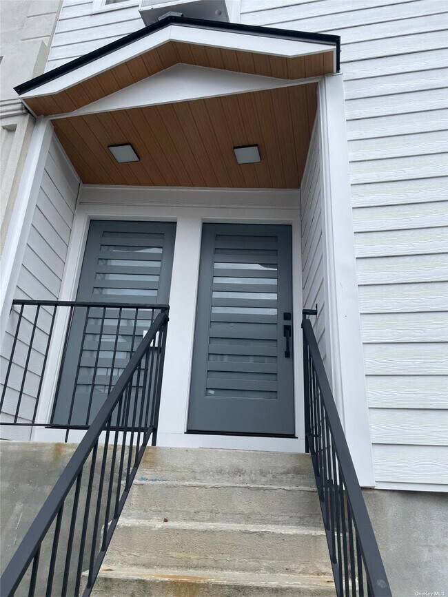 Building Photo - 90-17 Holland Ave