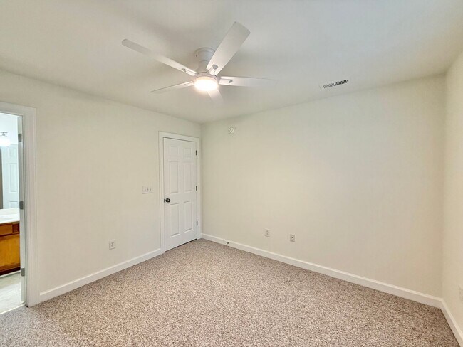 Building Photo - Newly Remodeled 3BD, 3BA Raleigh Townhome ...