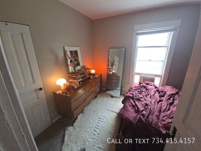 Building Photo - 110 E Summit-