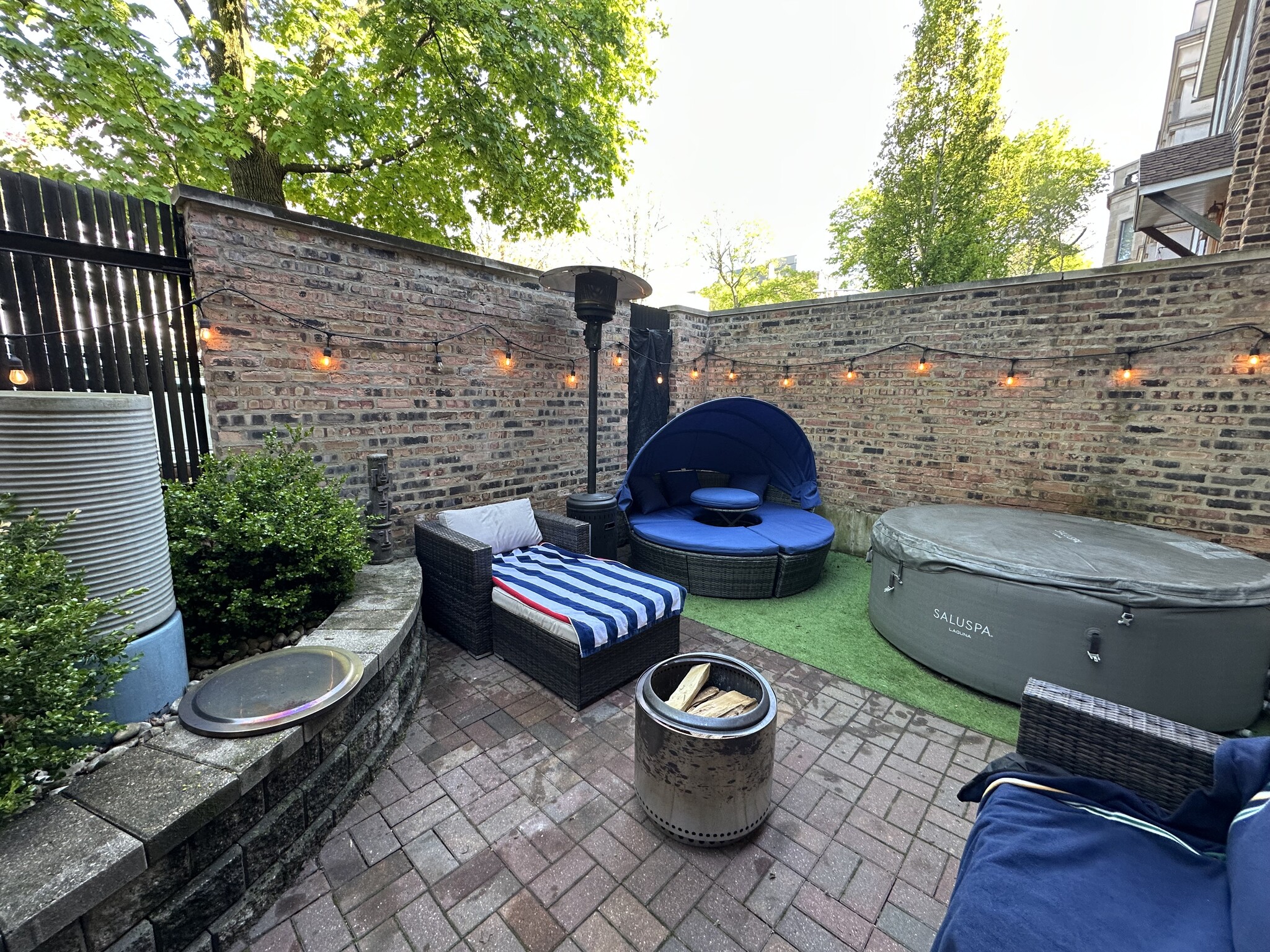 Patio - 1846 N Hudson Ave