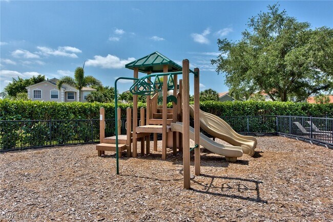 Building Photo - 2066 Grove Dr