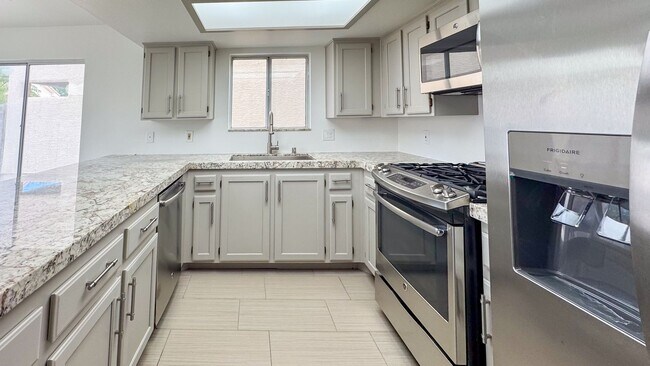 Building Photo - 3-Bed, 2.5-Bath Summerlin Home with Modern...