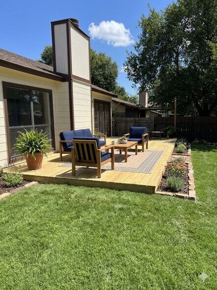 Building Photo - 7534 Lincoln Village Dr