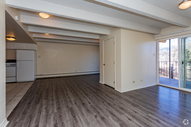 Studio - 400SF - Boulder Crescent