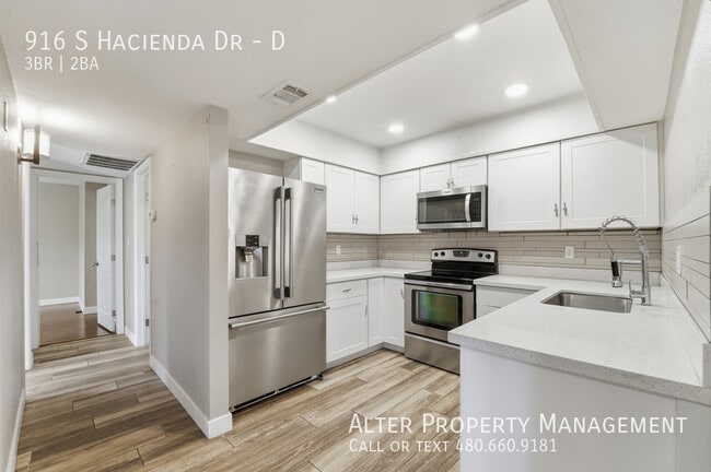 Building Photo - 916 S Hacienda Dr