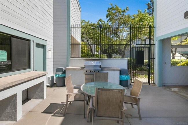 Building Photo - Spacious and remodeled 2 Bed 2.5 baths in ...