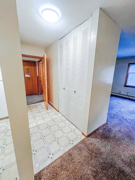 Building Photo - 401 SE 10th St