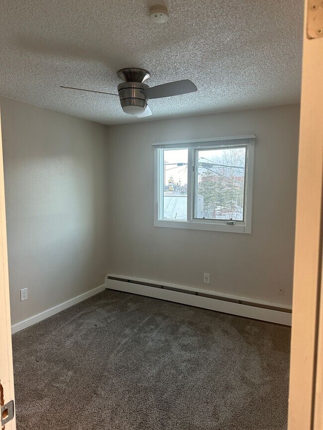 Building Photo - Heat Included! Heated Storage, 2 Bedroom/1...
