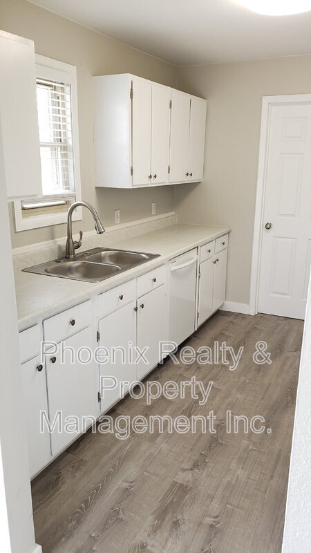 Building Photo - 1362 Tipperary St