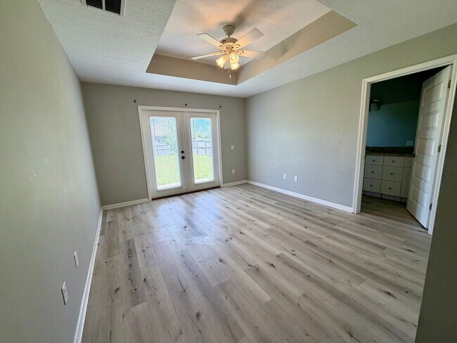 Building Photo - 2419 Cocoa Ave