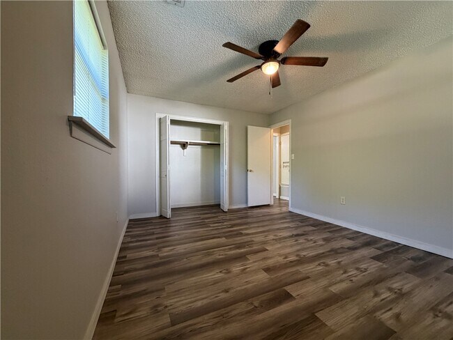 Building Photo - 1309 S Washington Ave