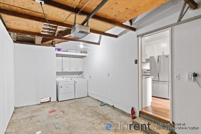 Building Photo - 2 br, 1 bath House - 3405 Payne Avenue, Sa...