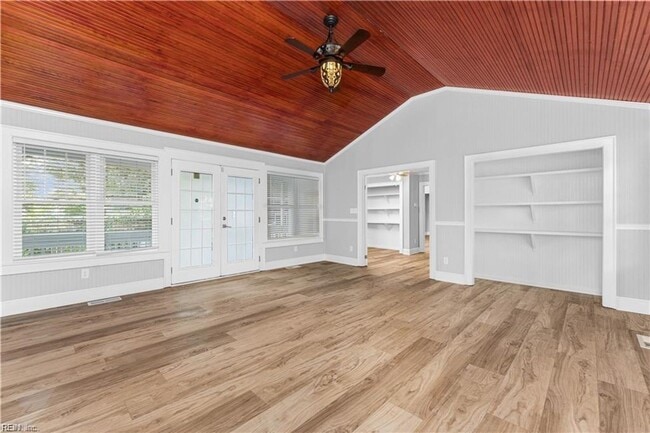 Building Photo - One-of-a-Kind 6-Bedroom Property