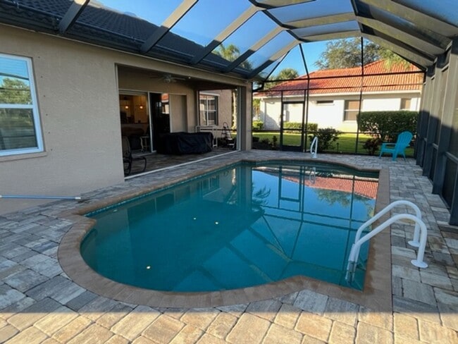 Building Photo - 12561 Lake Run Dr