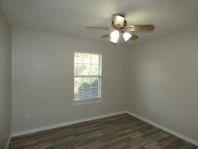Building Photo - Spacious 3-Bedroom Home - Pace