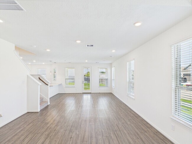 Building Photo - 15643 Fellswood Dr