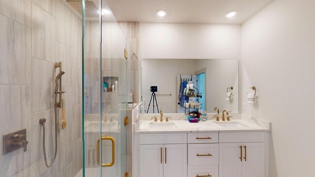 Building Photo - 1025 Wesley Terrace Ave - Elevated townhome living in the heart of Wesley Heights / FreeMoreWest