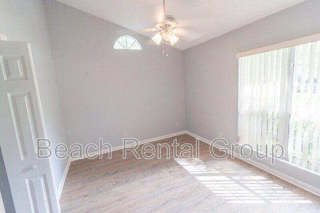 Building Photo - 6661 Wisteria Dr