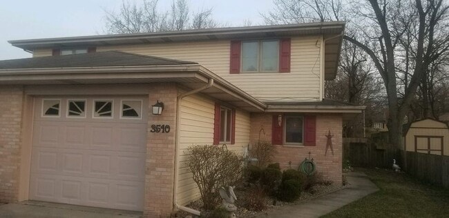 Primary Photo - 3510 Wicker Ave