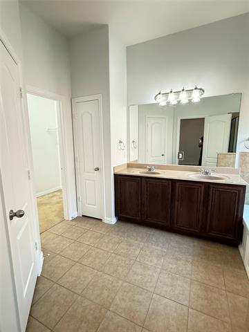 Building Photo - 8315 Summerset Dr