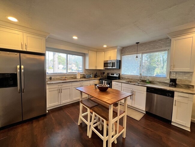 Building Photo - Beautiful one story home in Norfolk