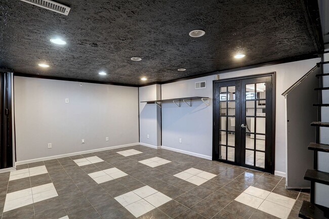 Building Photo - 3 Bedroom 2 Full Bath Row Home Minutes from Morgan State