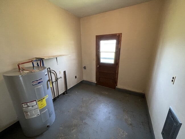 Building Photo - 207 N Mulberry St