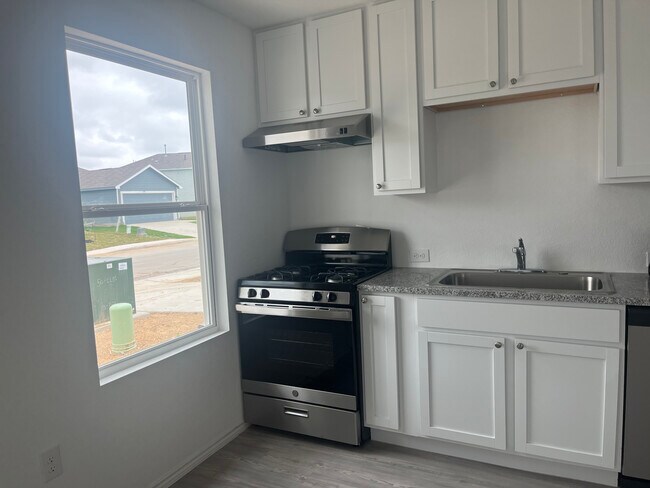 Building Photo - 13850 Llama Pl