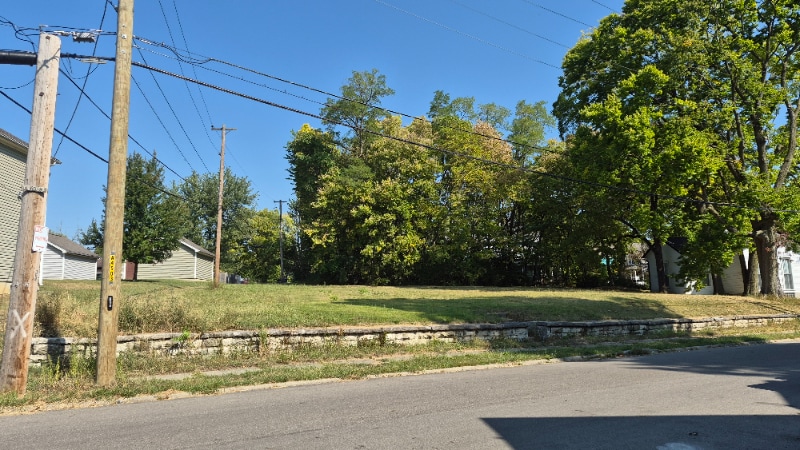 Building Photo - 912 Riverview Terrace