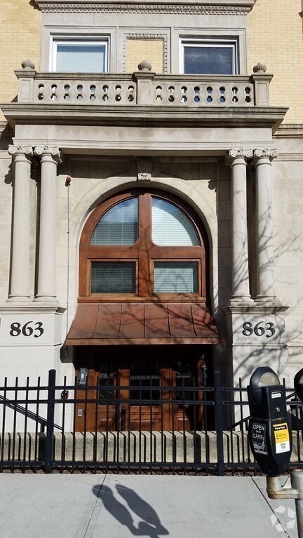 Building Photo - 863 Massachusetts Ave