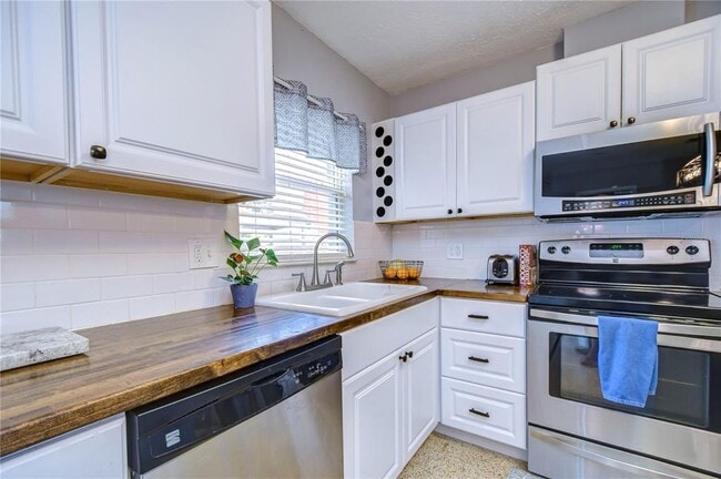 Building Photo - 5635 24th Ave N