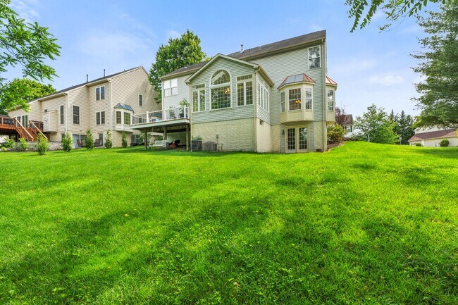 Building Photo - 6331 Claridge Dr S