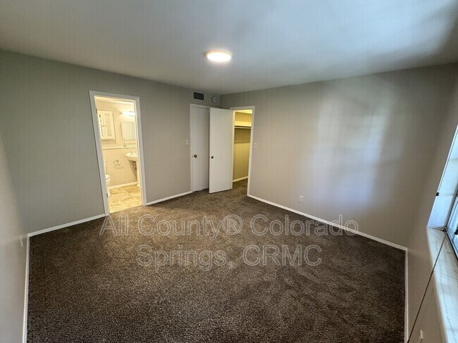 Building Photo - 2902 Airport Rd