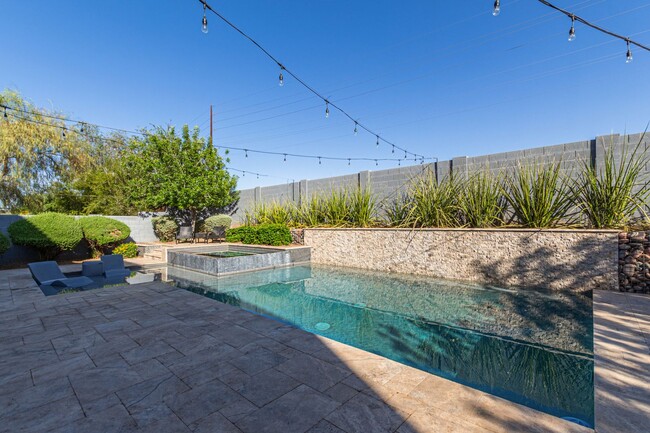 Building Photo - LUXURIOUS Executive Style home in the high...