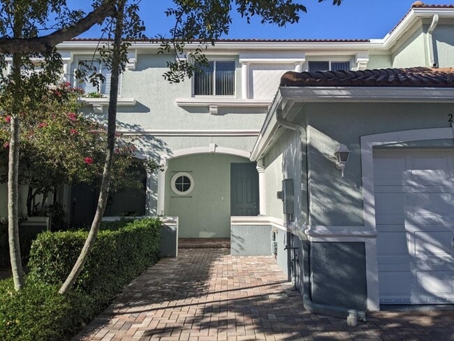 Building Photo - 2226 Oakmont Dr