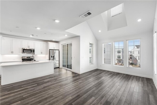 Building Photo - 501 Burton Dr