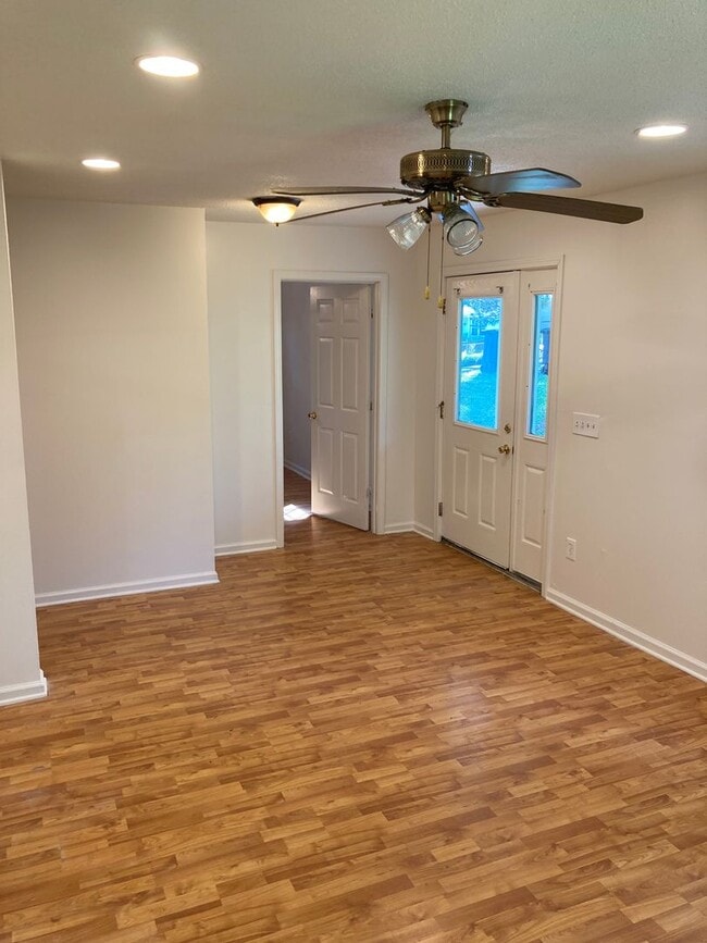 Building Photo - 224 Couper St NE