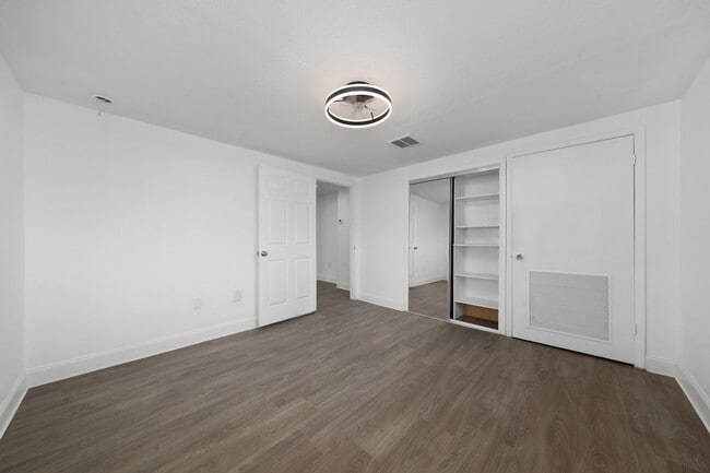 Building Photo - Renovated 4/2 Home on a Corner Lot in the SODO Area of Orlando