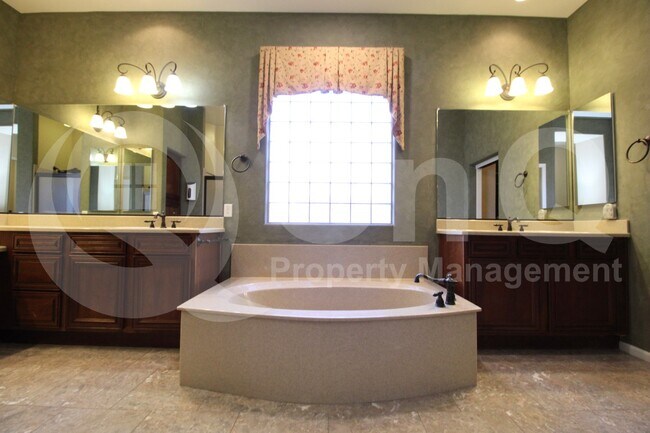 Building Photo - 28978 N 70th Dr