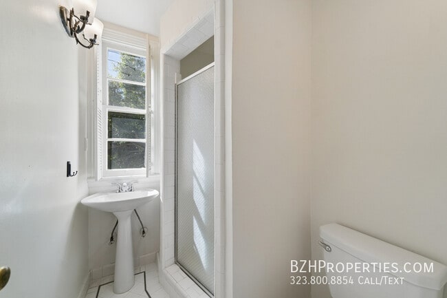 Building Photo - 1284 S Beverly Glen Blvd