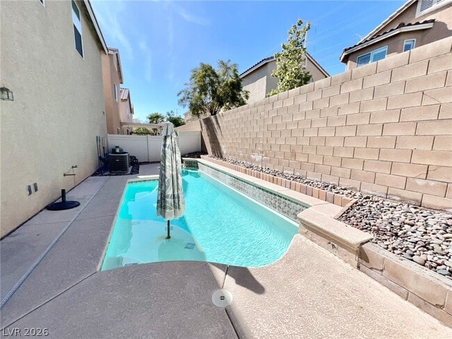 Building Photo - 5014 Tunnel Falls Dr