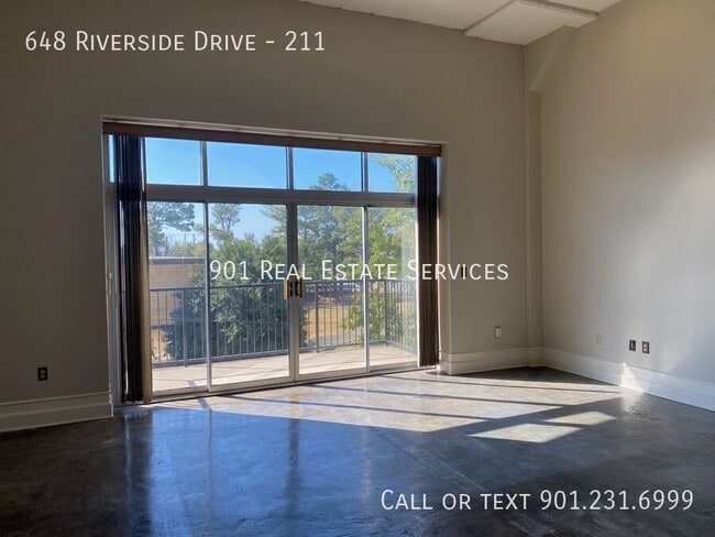 Building Photo - 648 Riverside Dr