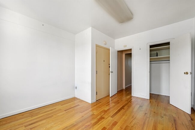 Building Photo - 523 Adams St