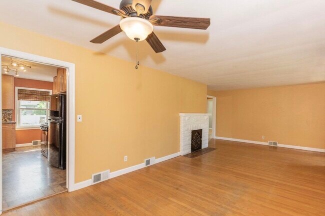 Building Photo - 3213 Bon Air Ave